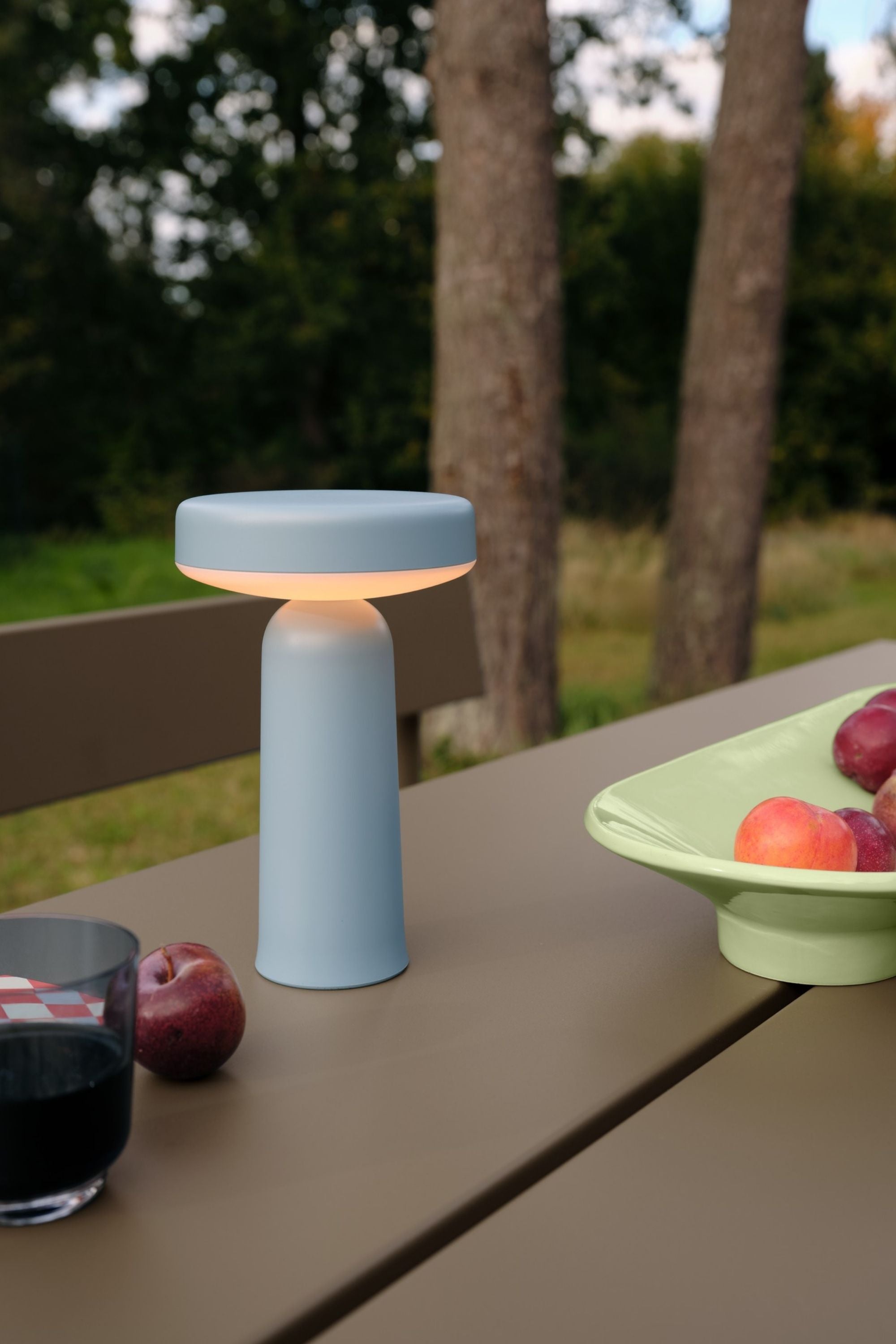 Linear tóp kültéri pad