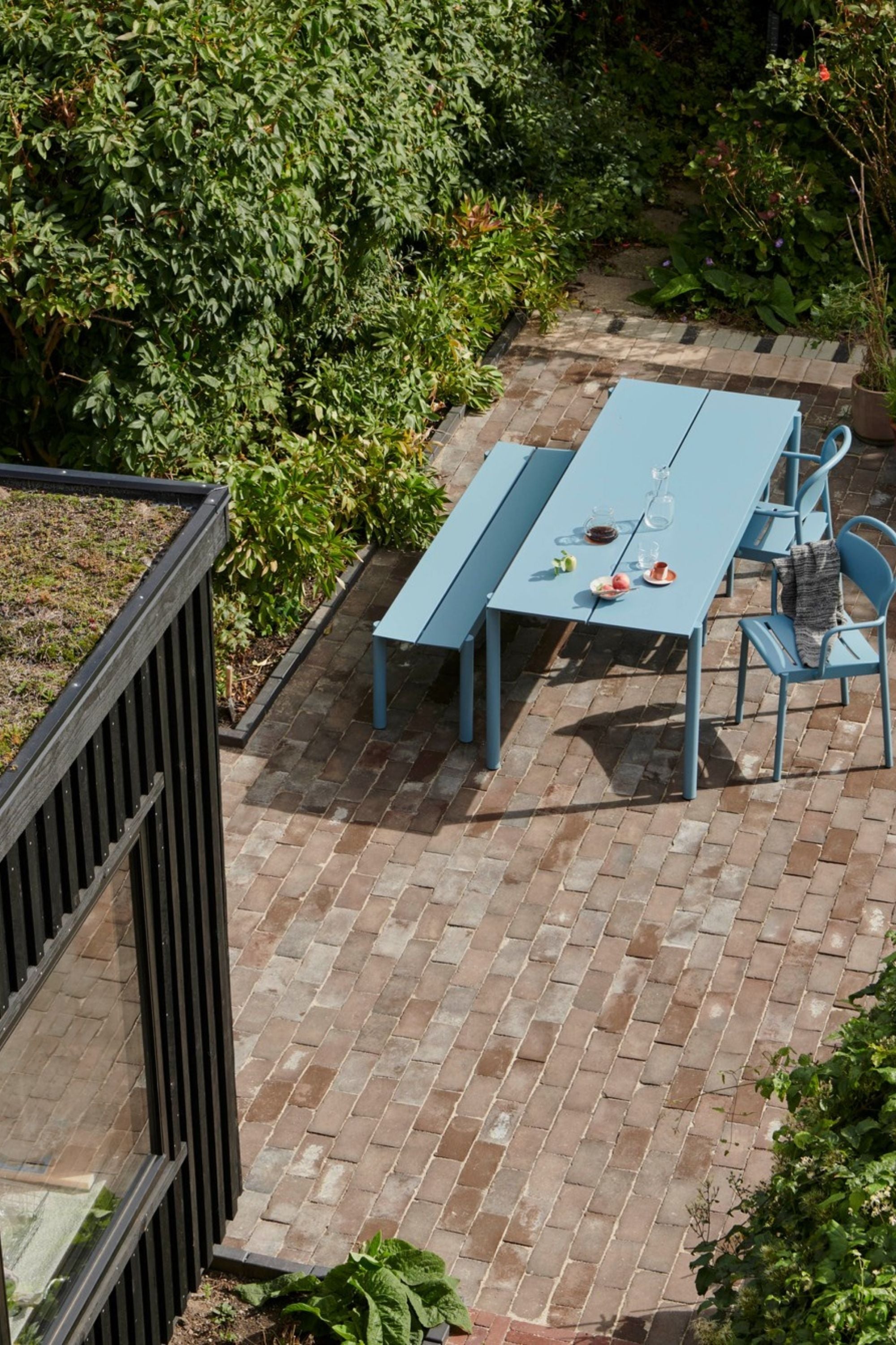 Linear halványkék kültéri pad