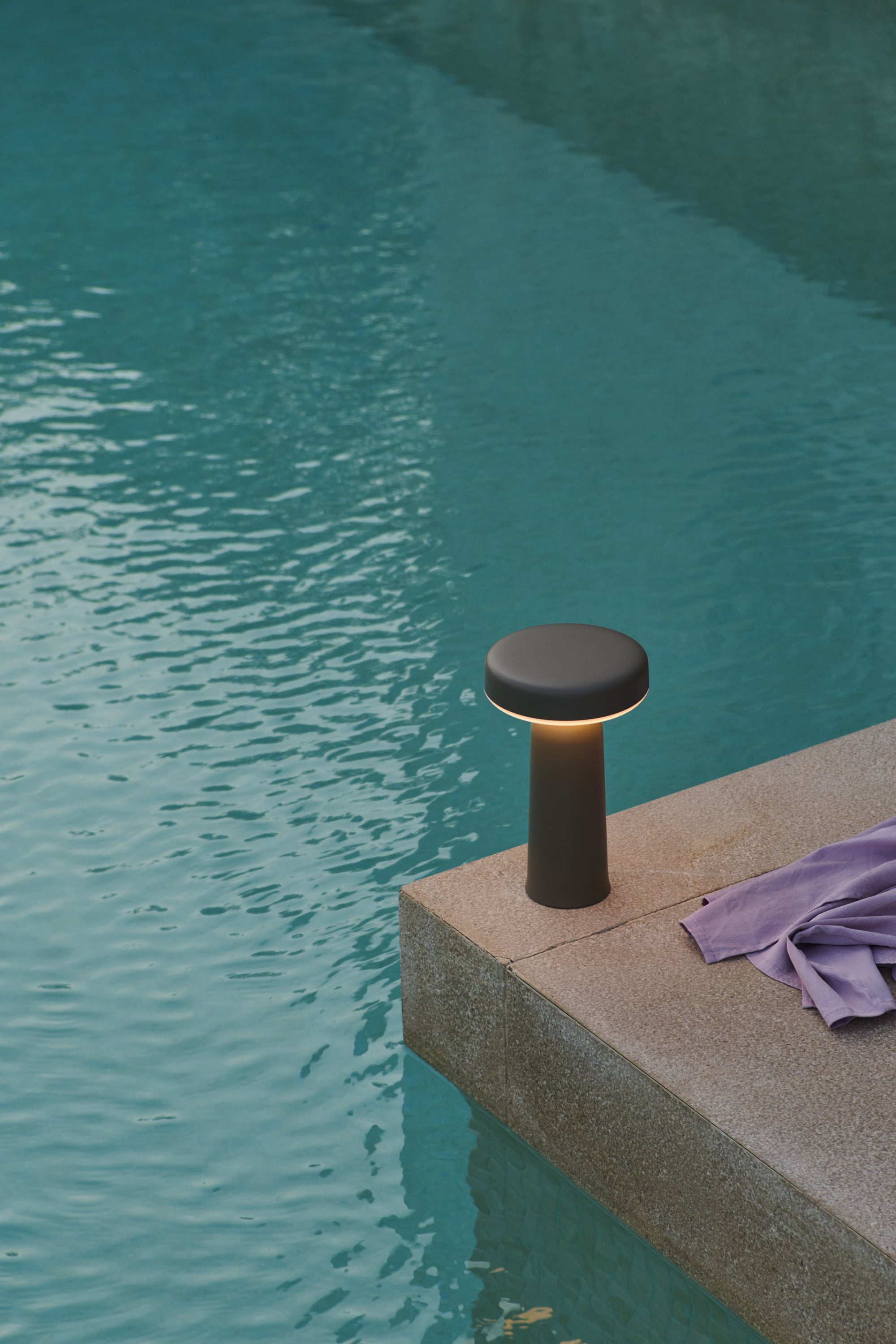 Ease Black Portable Lamp