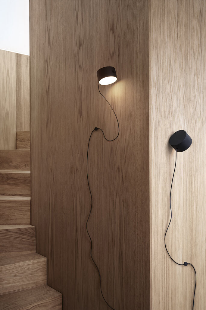 Post wall lamp
