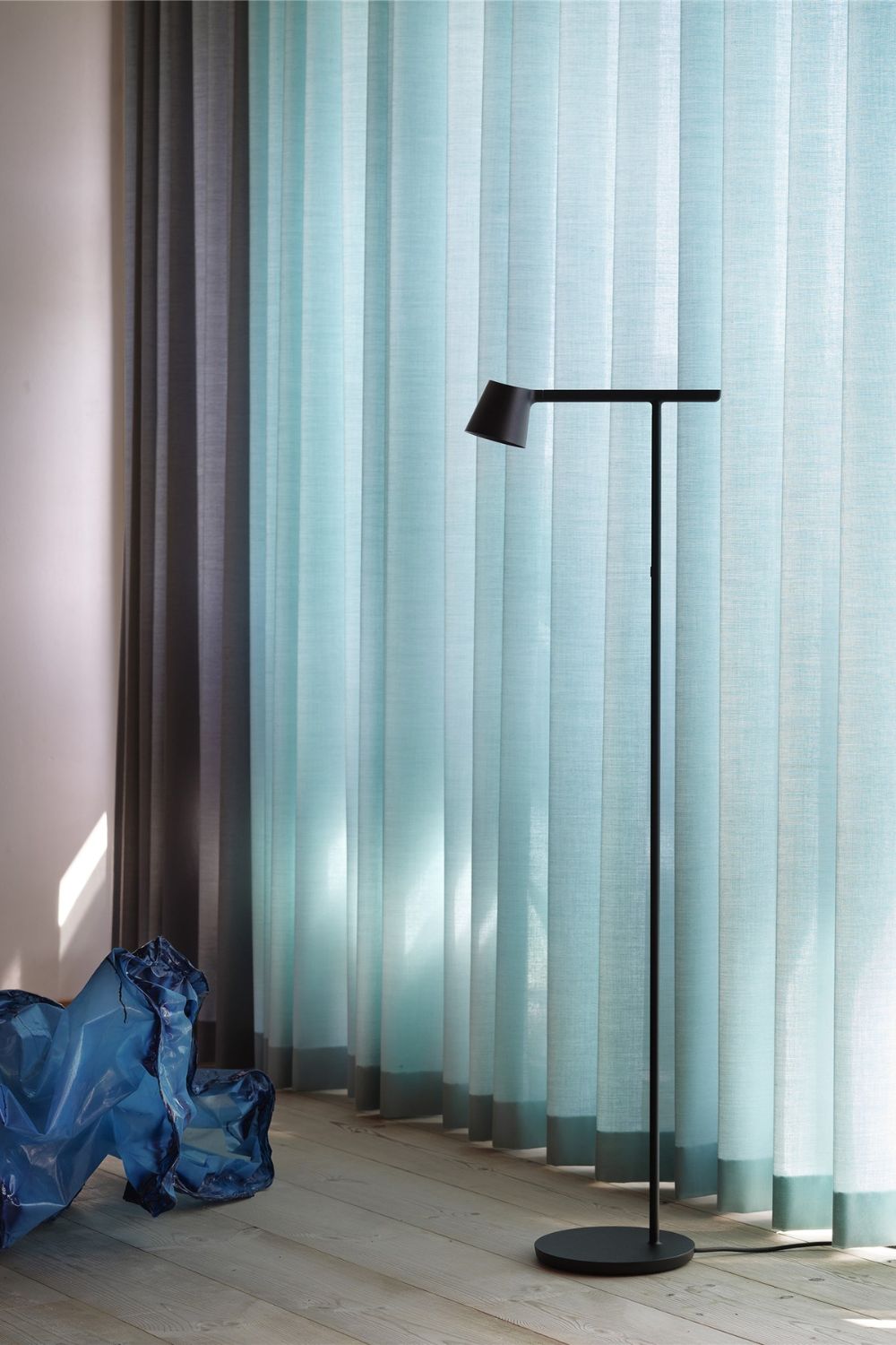 Tip Floor Lamp Black