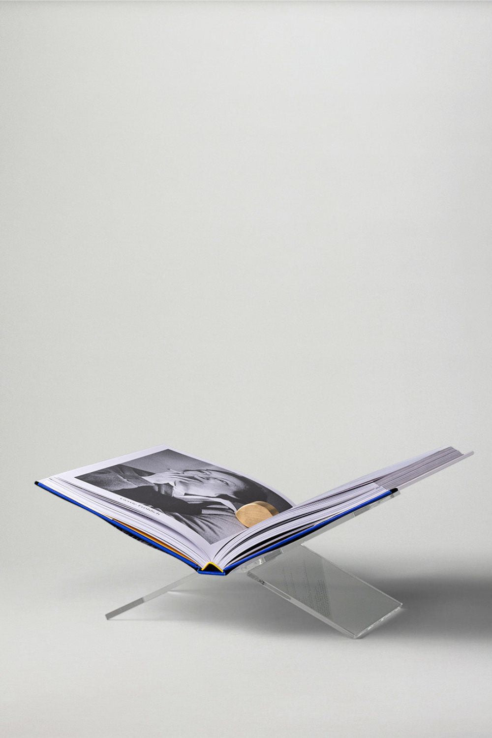 NM Bookstand X Clear | New Mags | Home of Solinfo