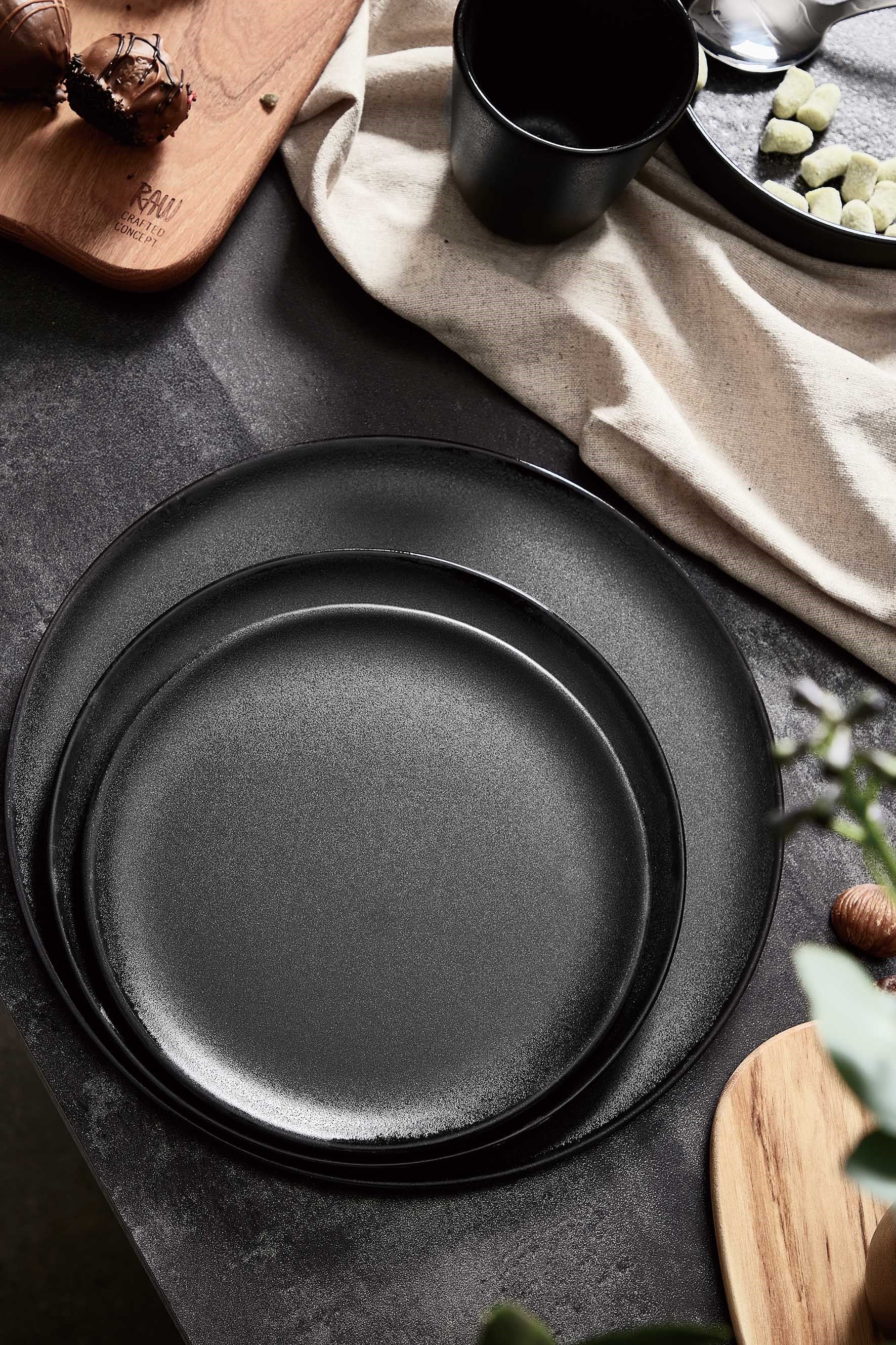 RAW Titanium Black - dinner plate | Aida | Home of Solinfo