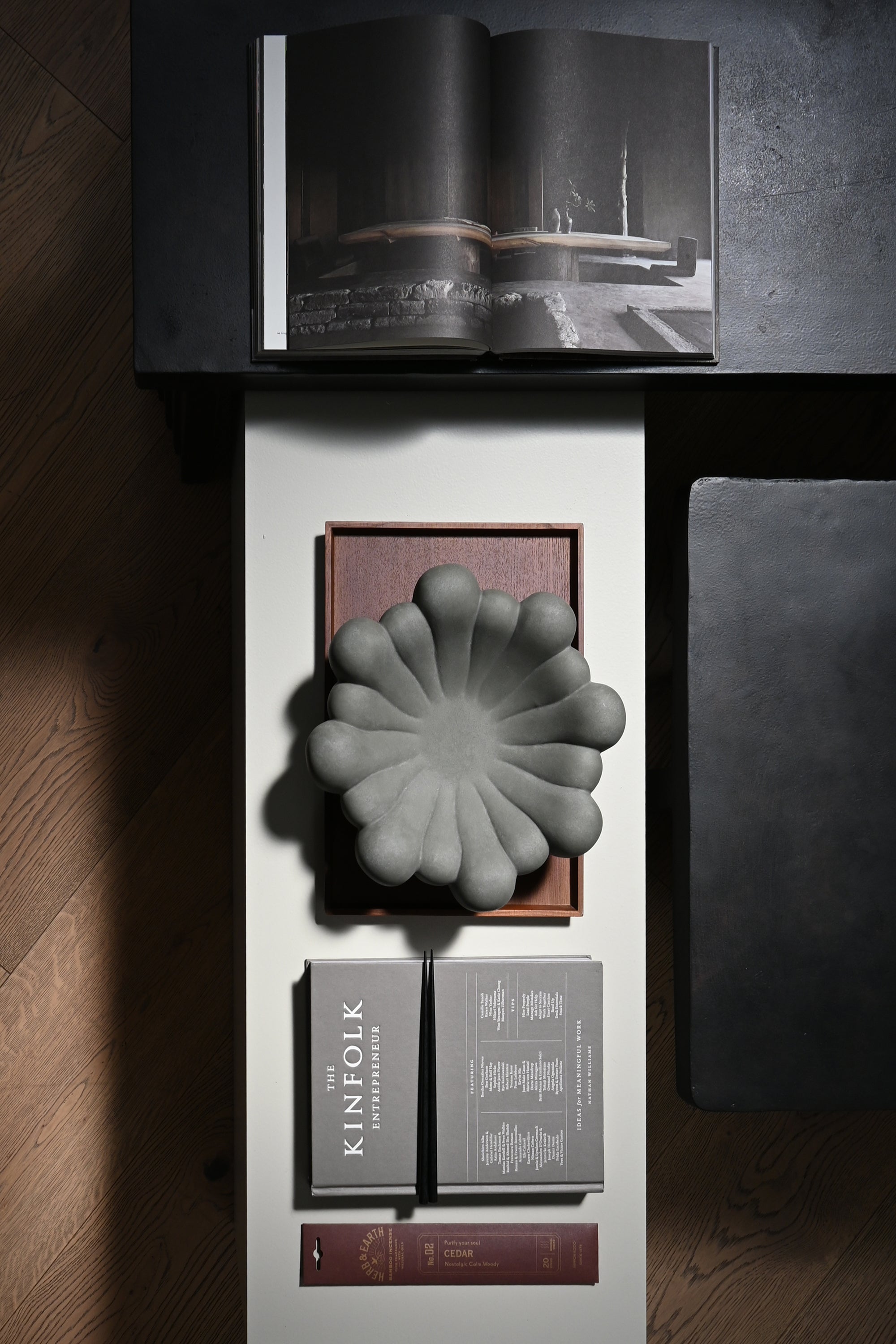 Bloom Tray medio almond