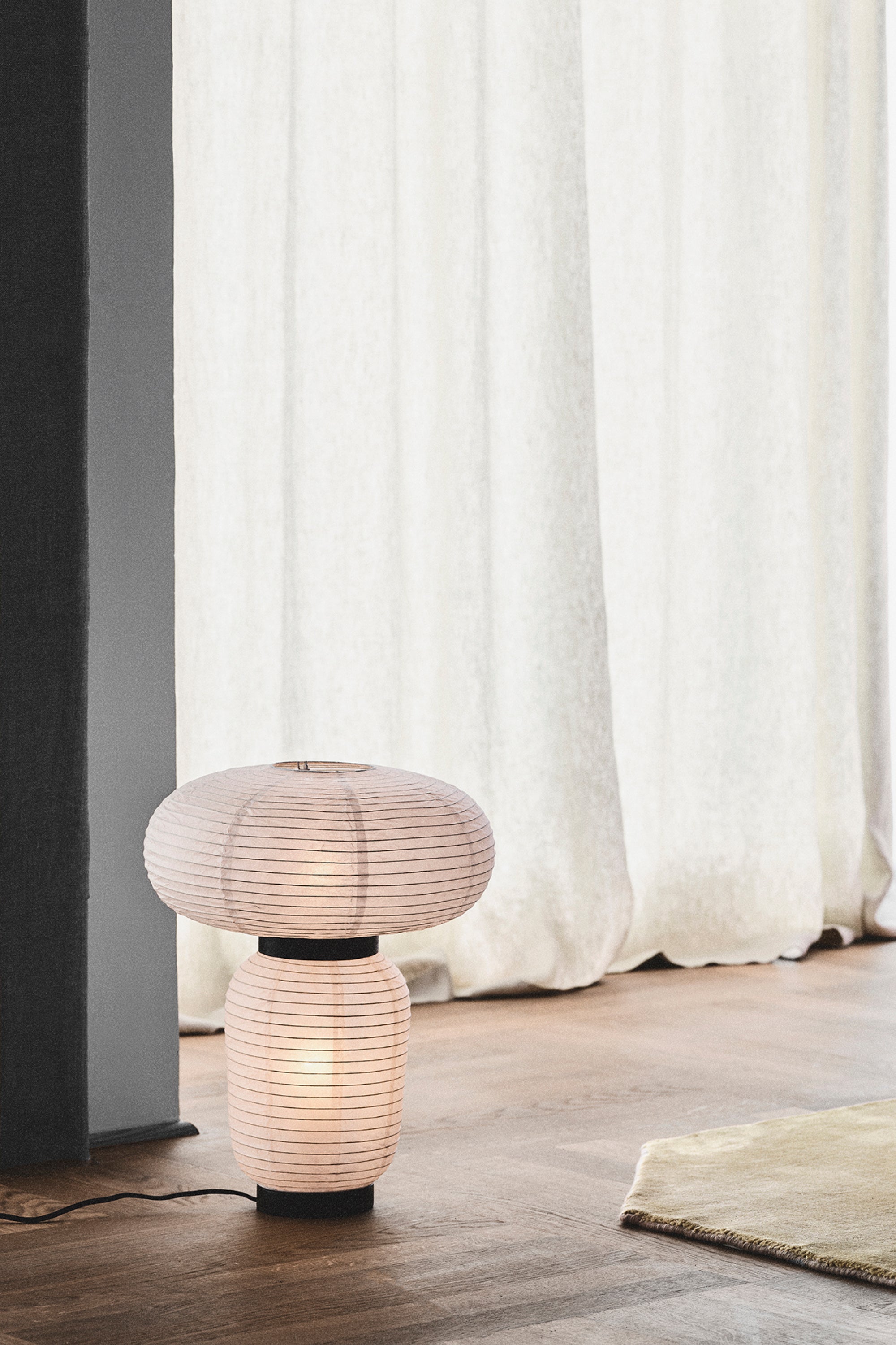 Formakami JH18 asztali lámpa