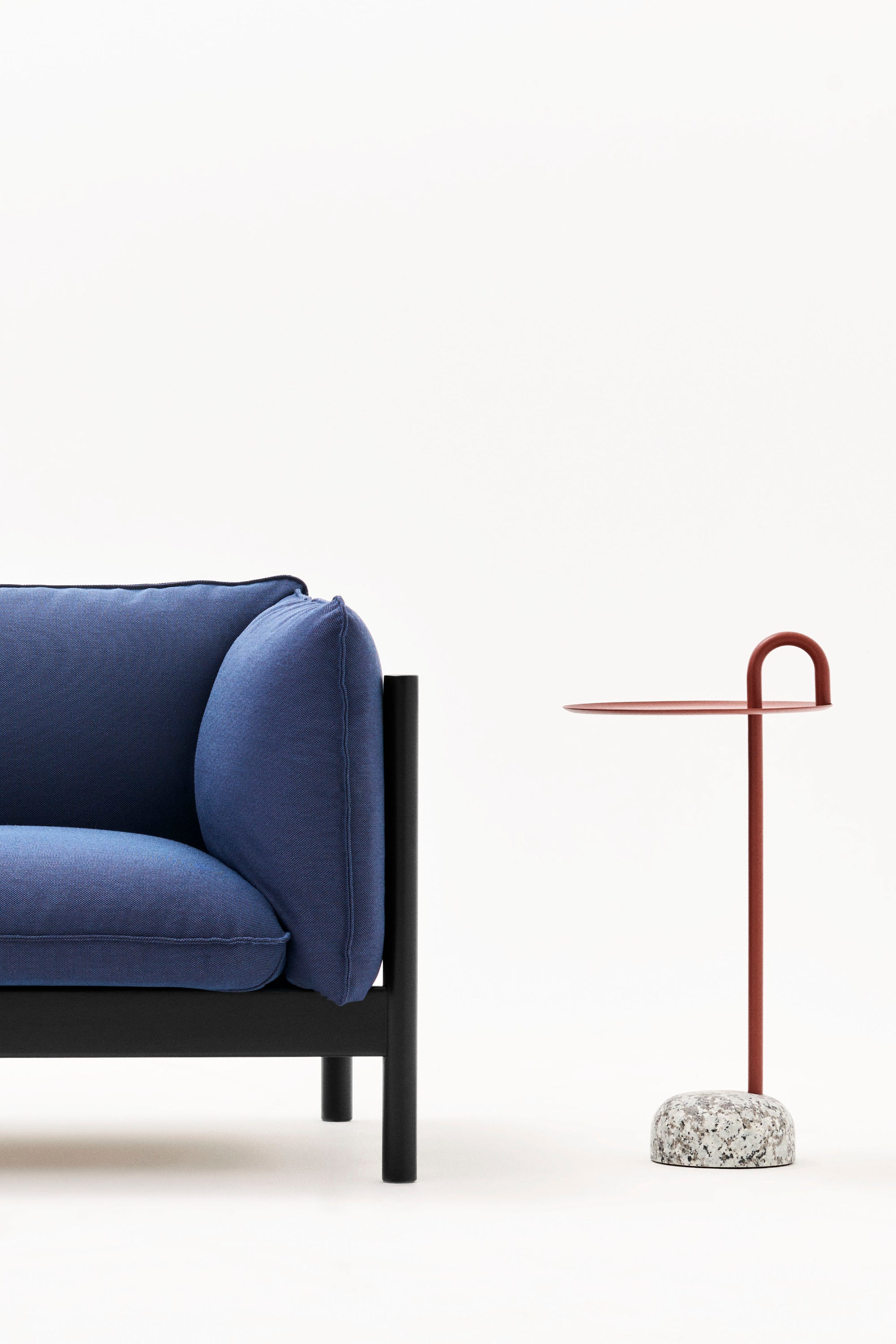 Bowler table, tile red