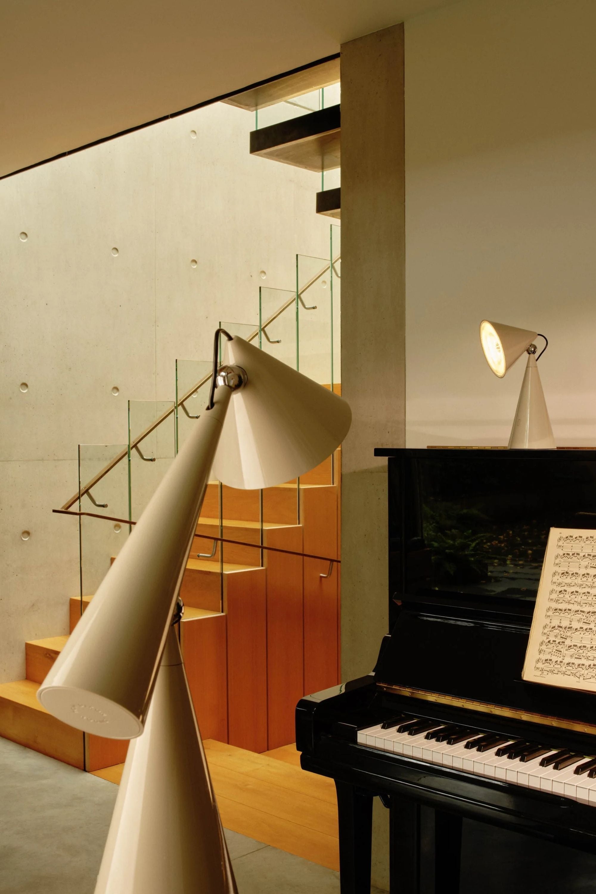 Pose Task Light Putty