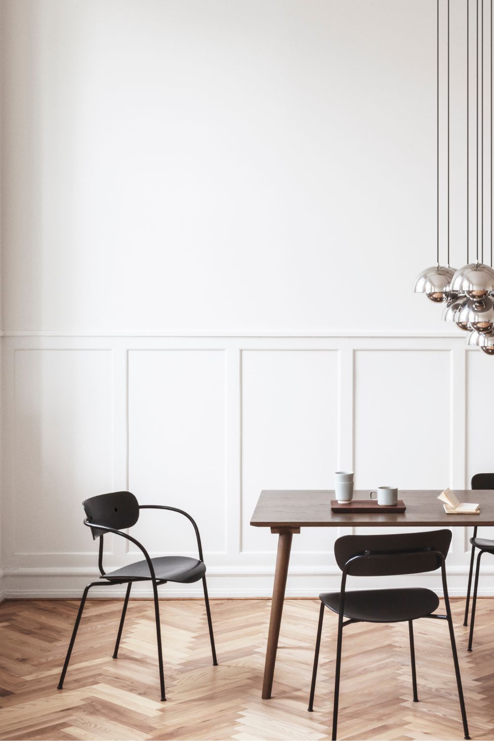 Pavilion Armchair AV2 Black | &Tradition | Home of Solinfo