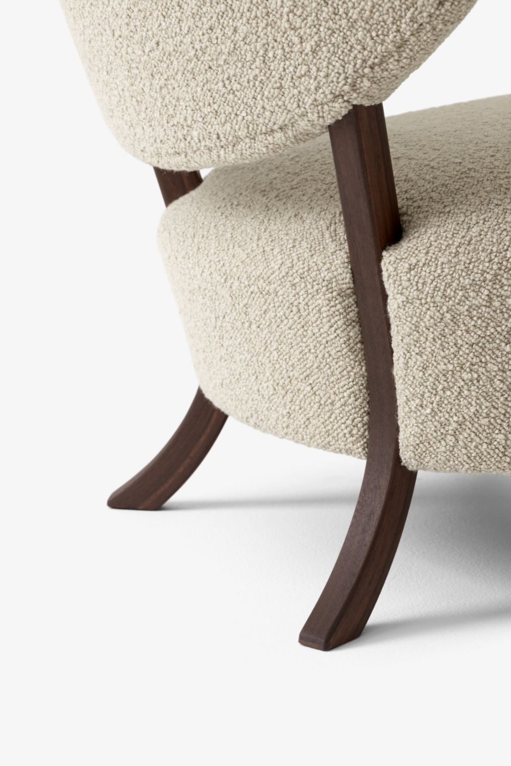 Wulff ATD2 Walnut Lounge Chair | &Tradition | Home of Solinfo