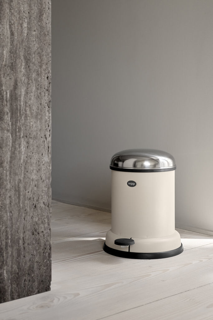 VIPP14 Beige Bin 8L | Vipp | Home of Solinfo