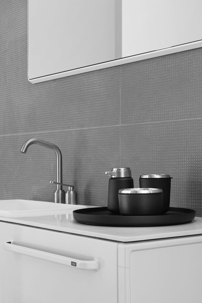 VIPP9 Dispenser Black | Vipp | Home of Solinfo