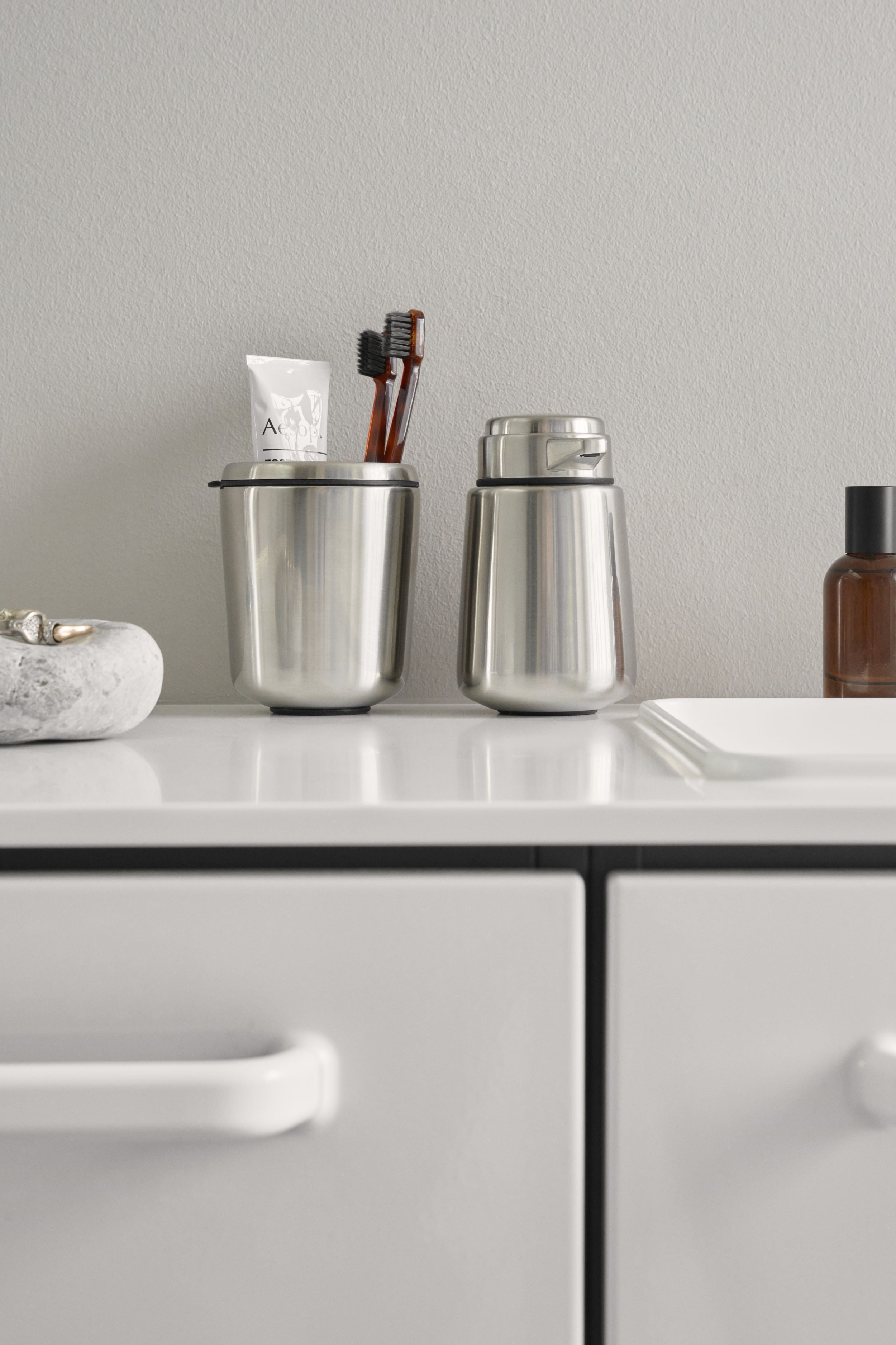 Vipp7 Stainless Steel Toothbrush Holder | Vipp |  Home of Solinfo