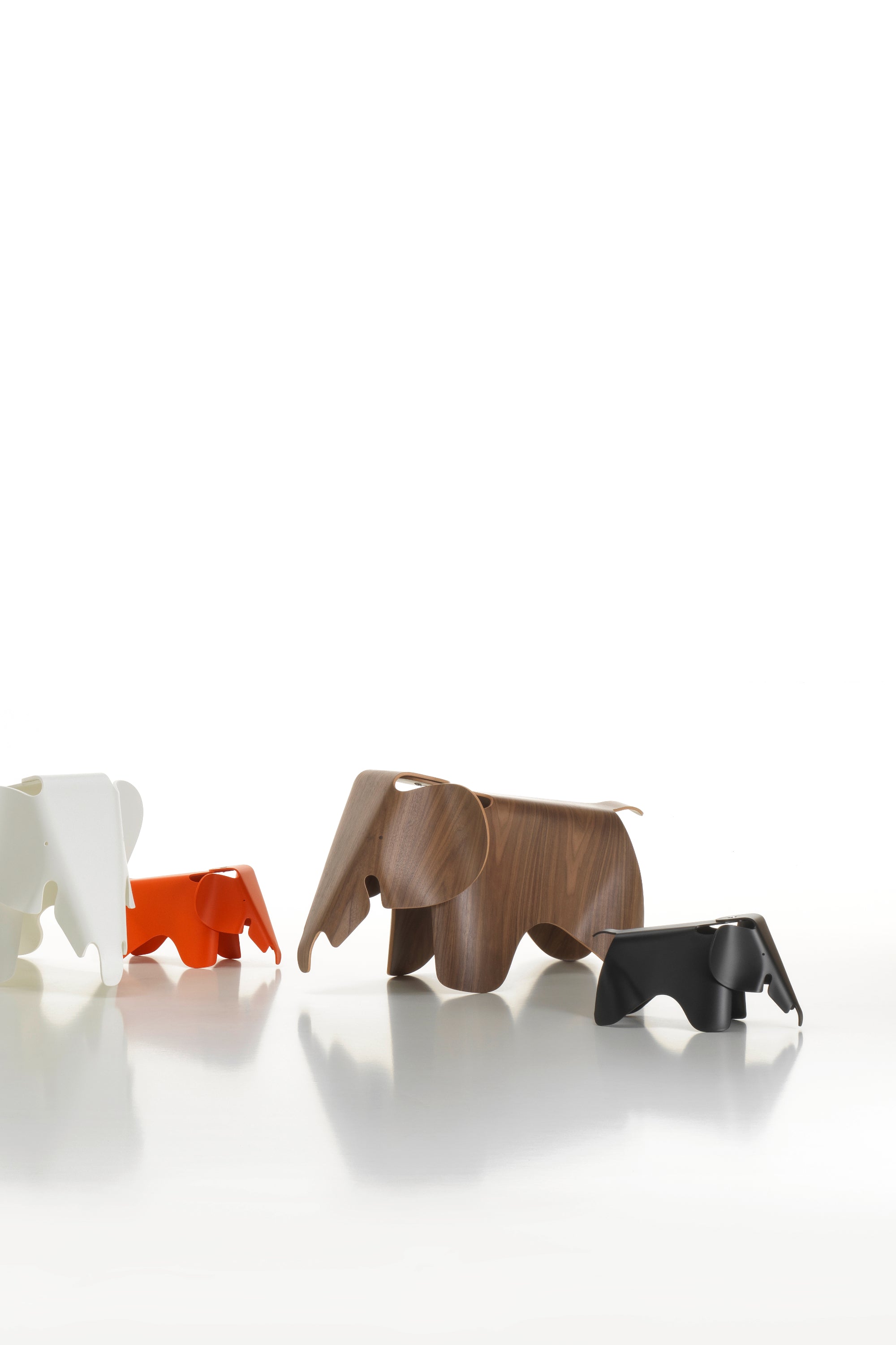 Eames Elephant Small Deep Black