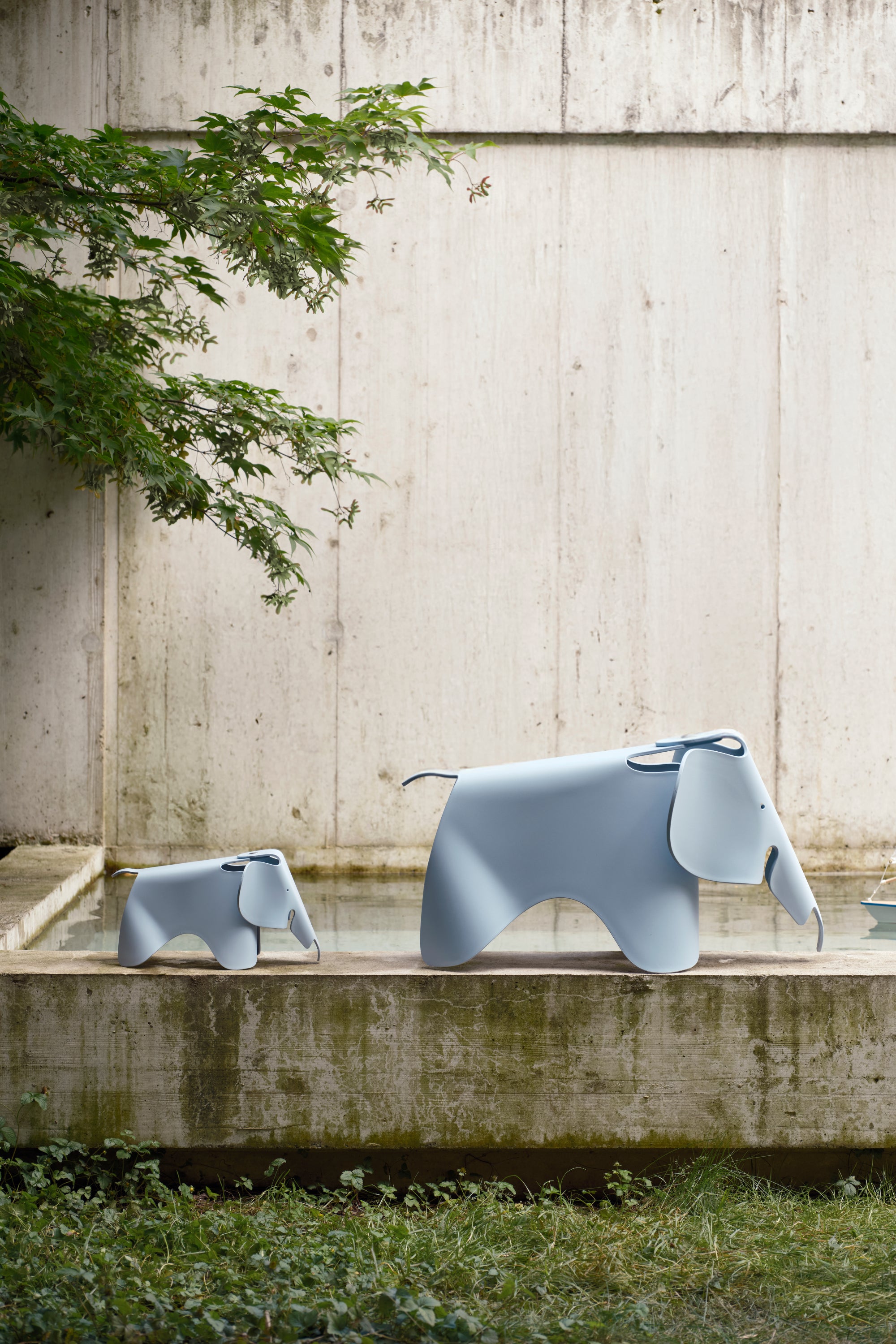 Eames Elephant Small Sky Blue