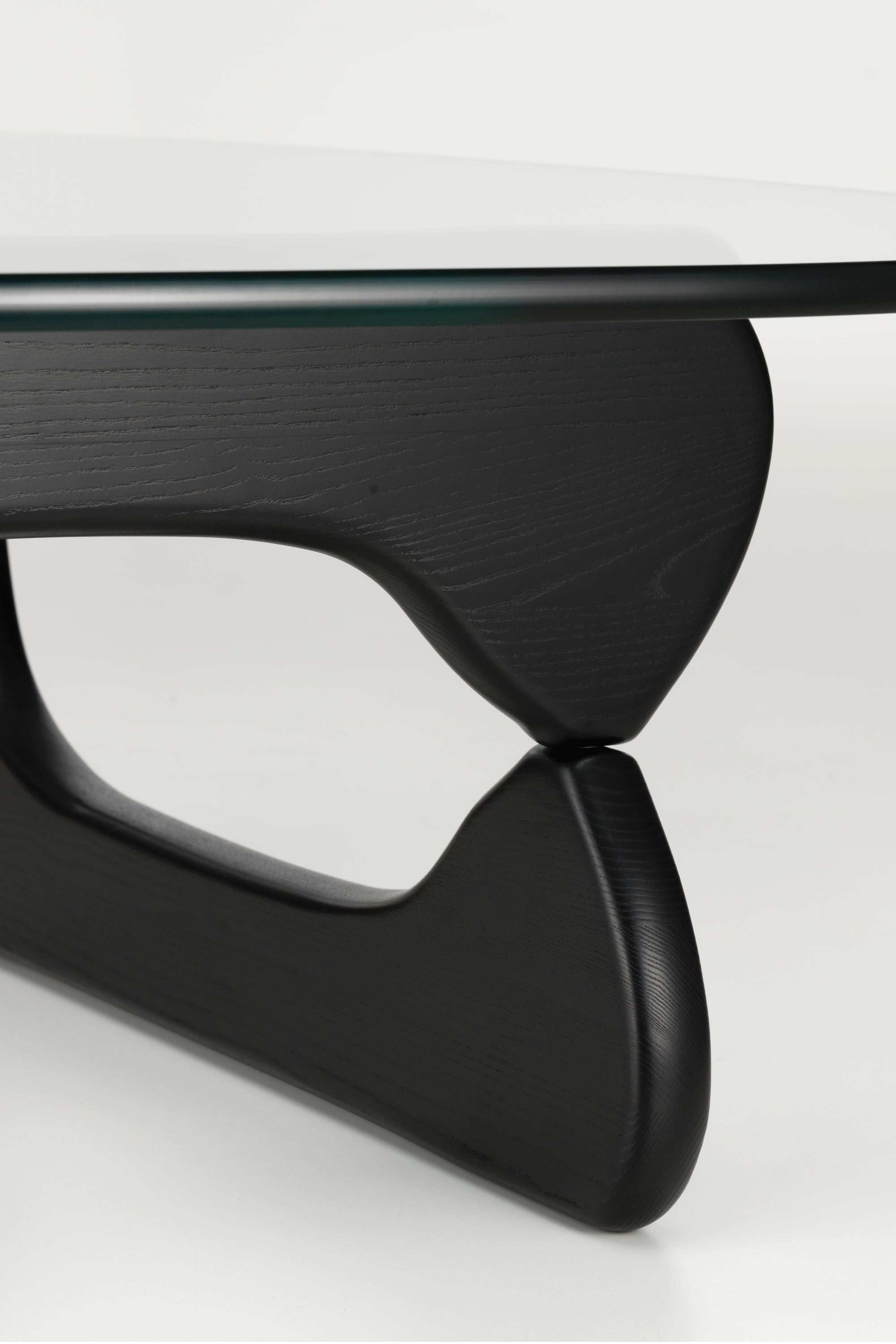 Noguchi dohányzóasztal fekete kőris