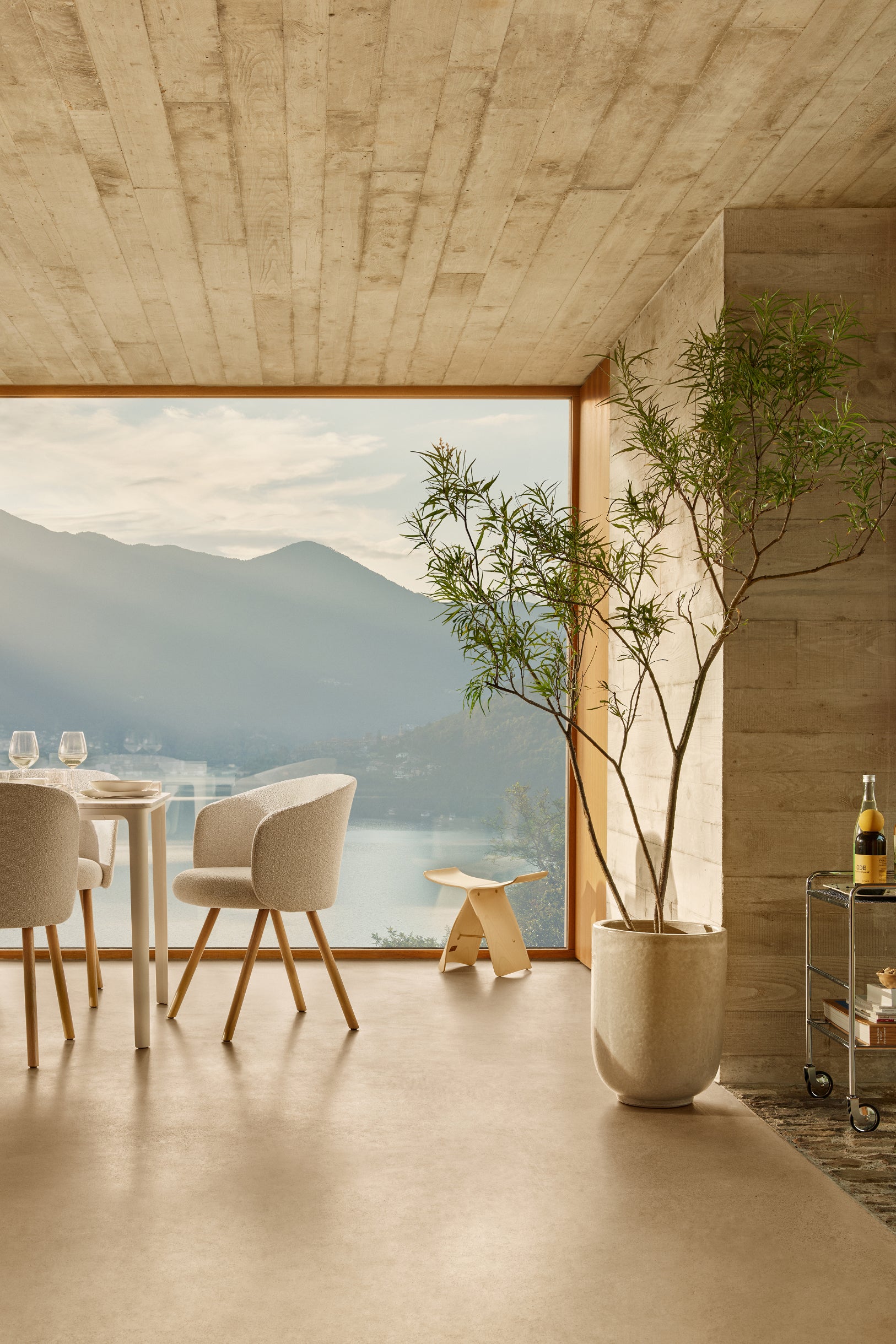 Butterfly Stool Natural Maple | Vitra | Home of Solinfo