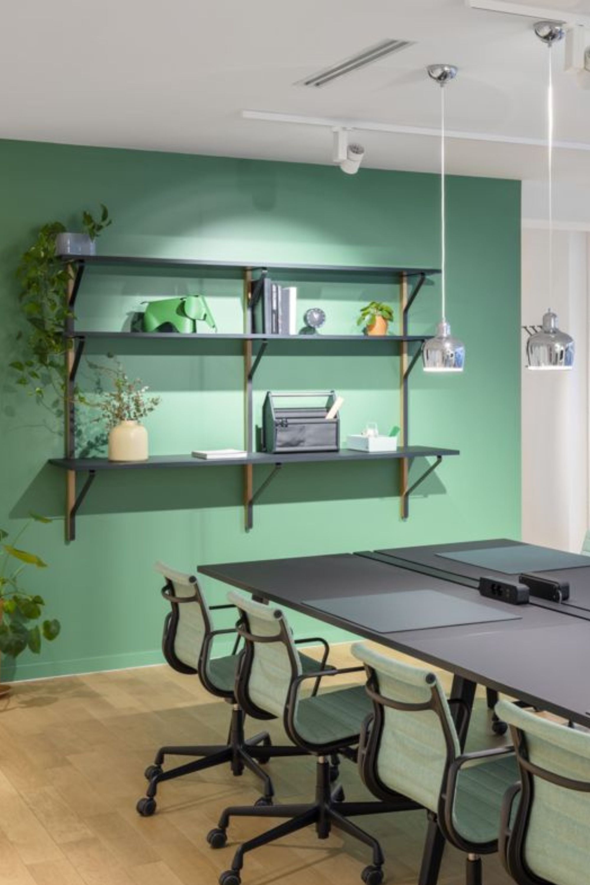 Eames Elephant Small Emerald RE