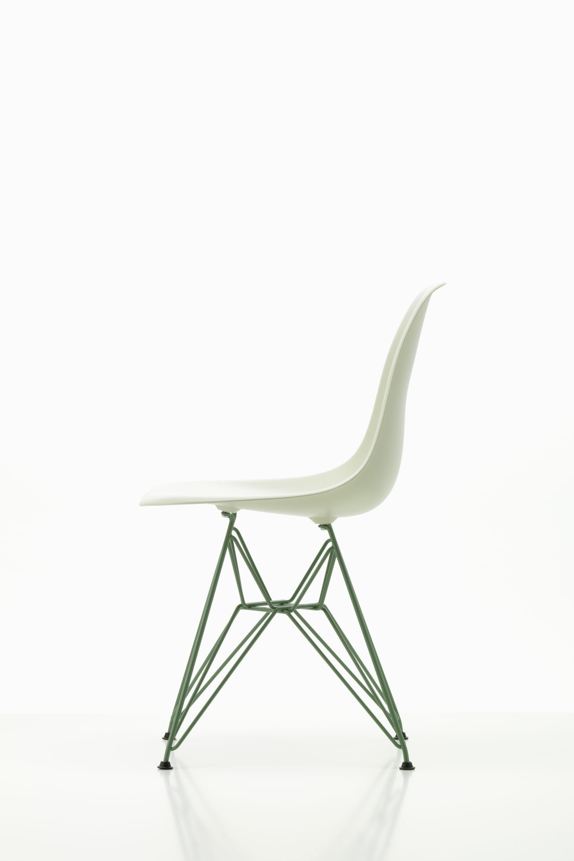 Eames Plastic DSR Pebble | Vitra | Home of Solinfo