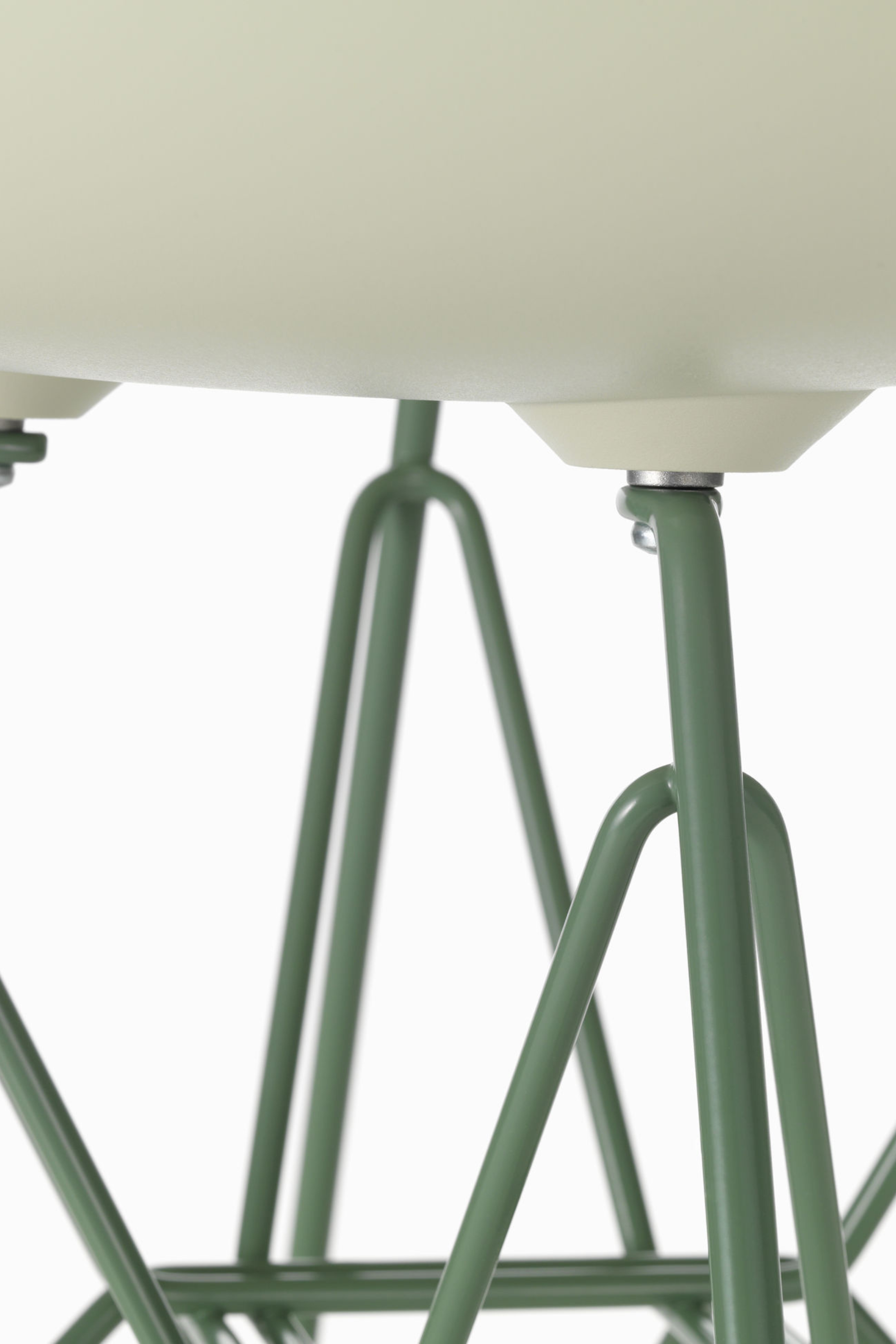 Eames Plastic DSR Pebble | Vitra | Home of Solinfo