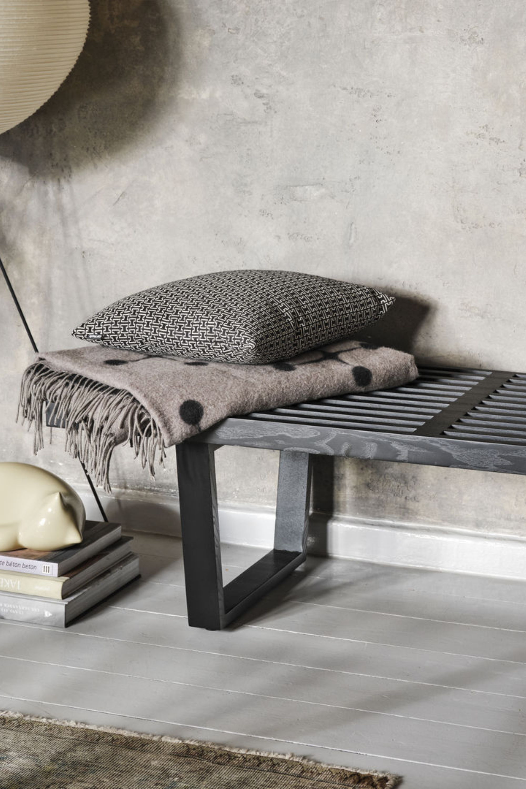 Nelson Bench Black Ash | Vitra | Home of Solinfo