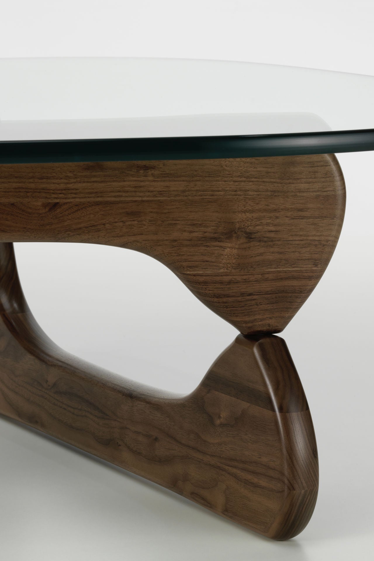 Noguchi Coffe Table Walnut | Vitra | Home of Solinfo