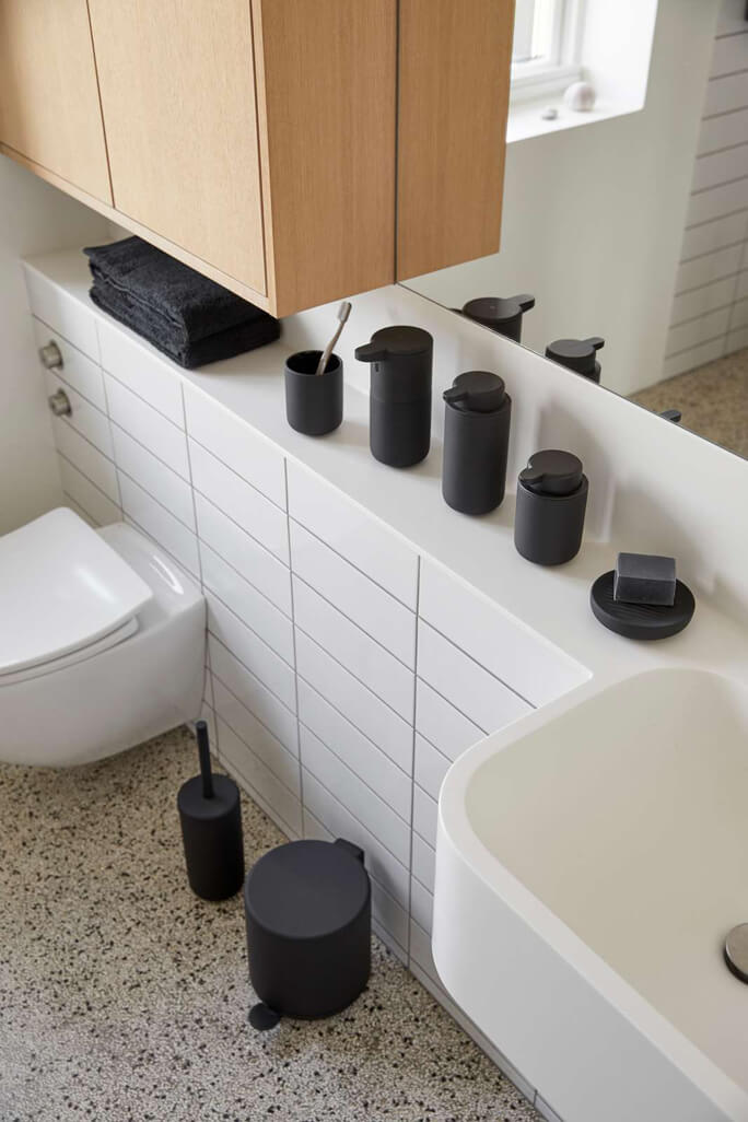 Ume soap dispenser black | Zone Denmark | Home of Solinfo