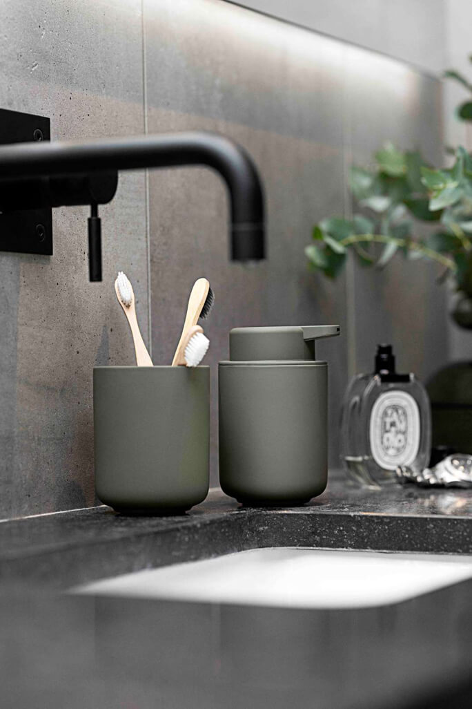 Ume soap dispenser Olive green | Zone Denmark | Home of Solinfo