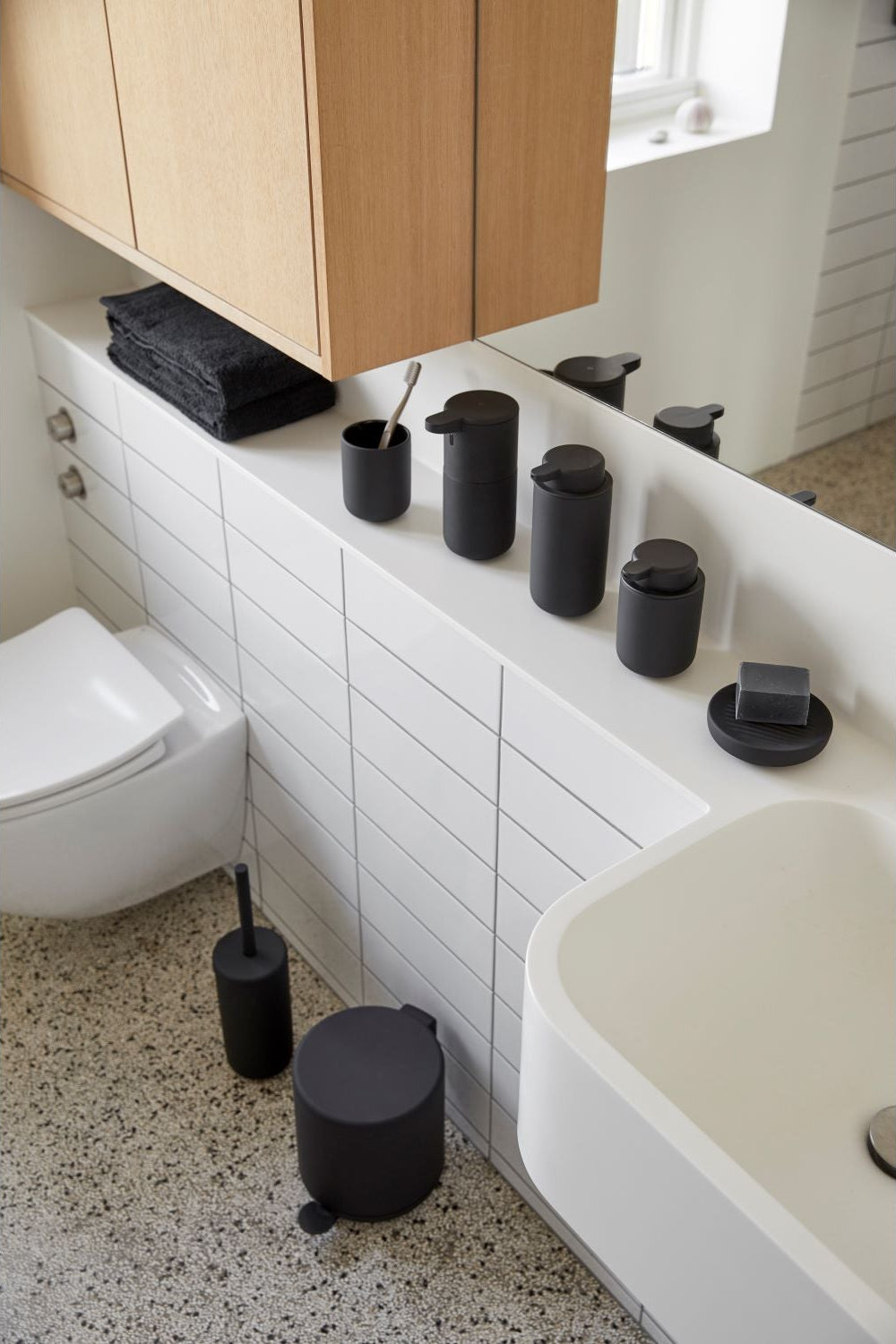 Zone Bath Towel 50x100 cm Black | Zone Denmark | Home of Solinfo