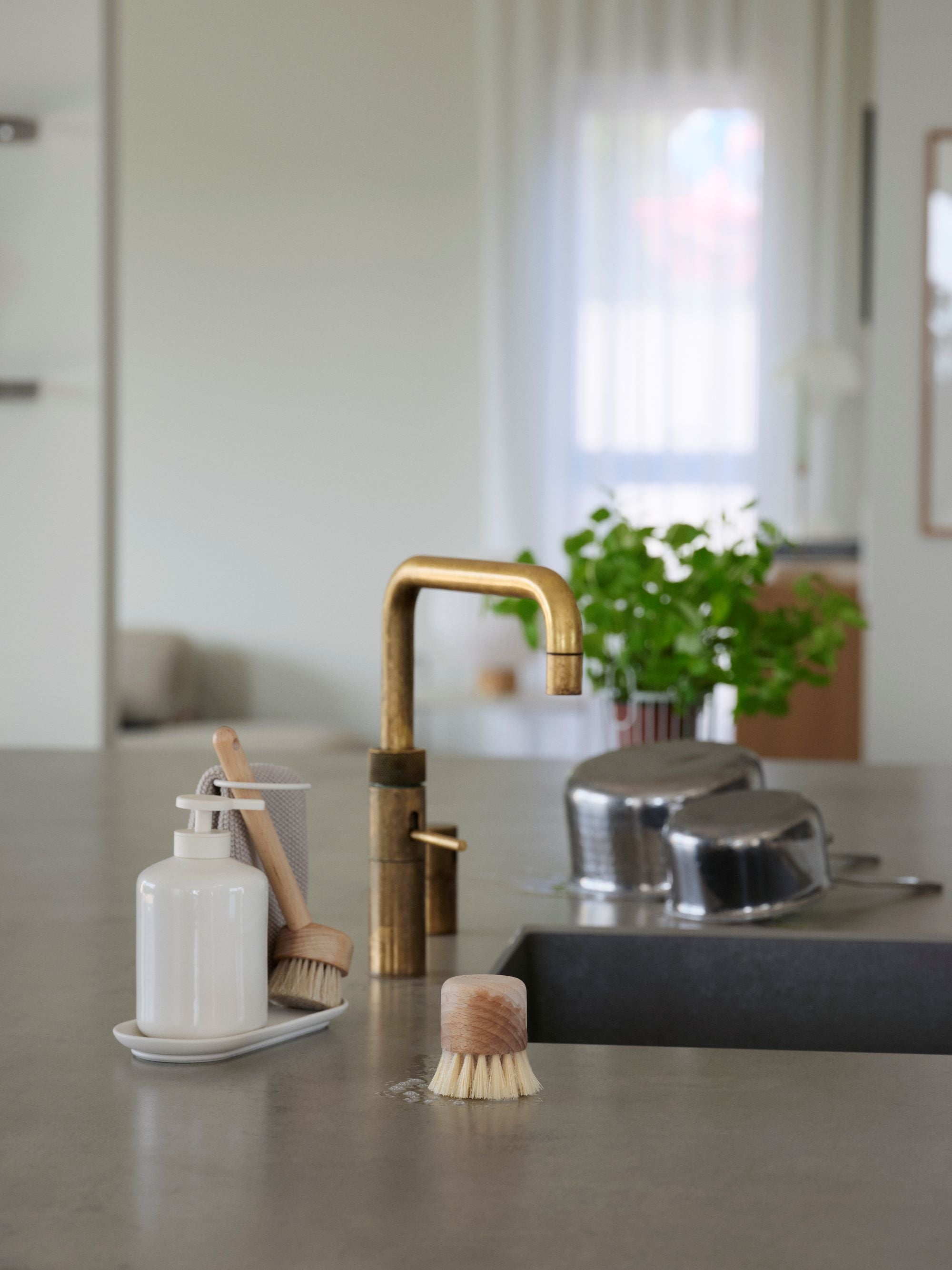 Inu Dishwashing Set Off-white | Zone Denmark | Home of Solinfo