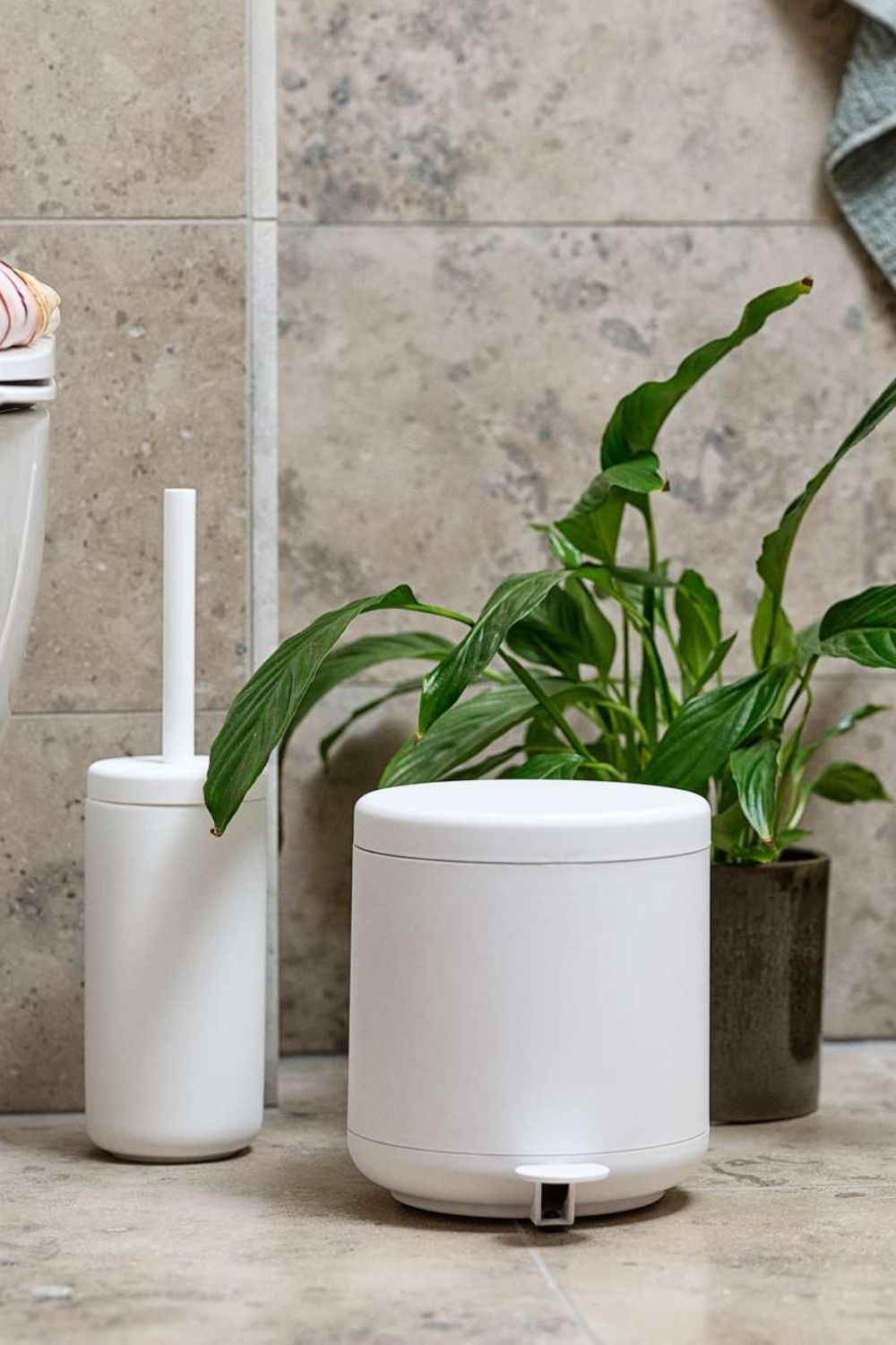 Ume Toilet Brush White | Zone Denmark | Home of Solinfo