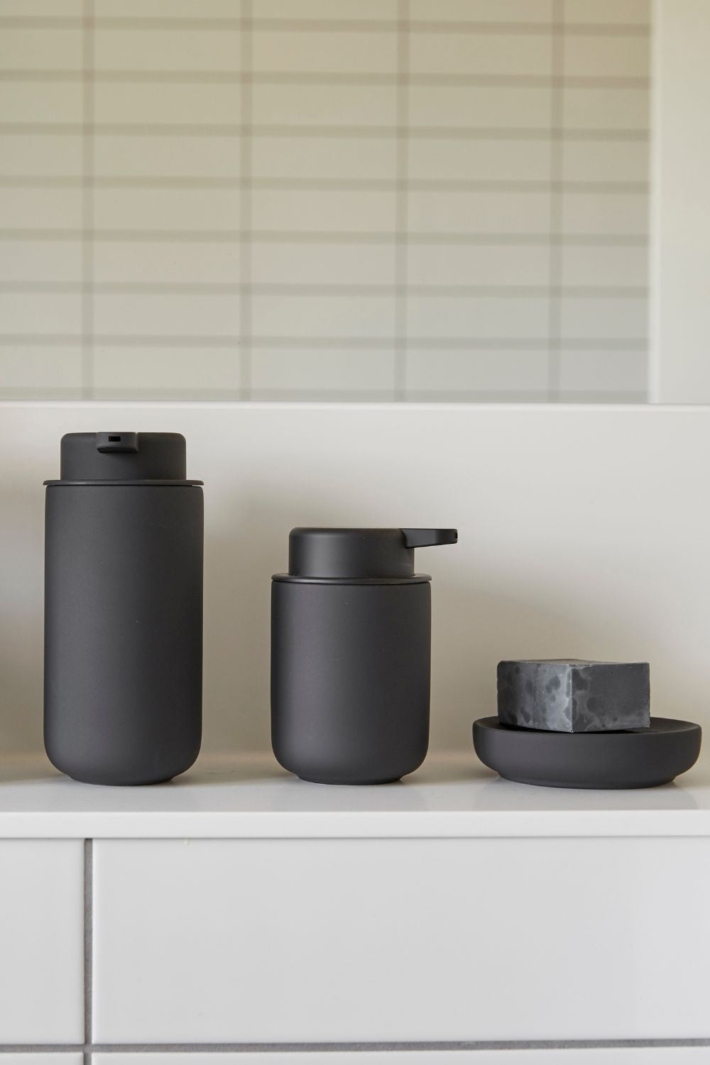 Ume high soap dispenser black | Zone Denmark | Home of Solinfo